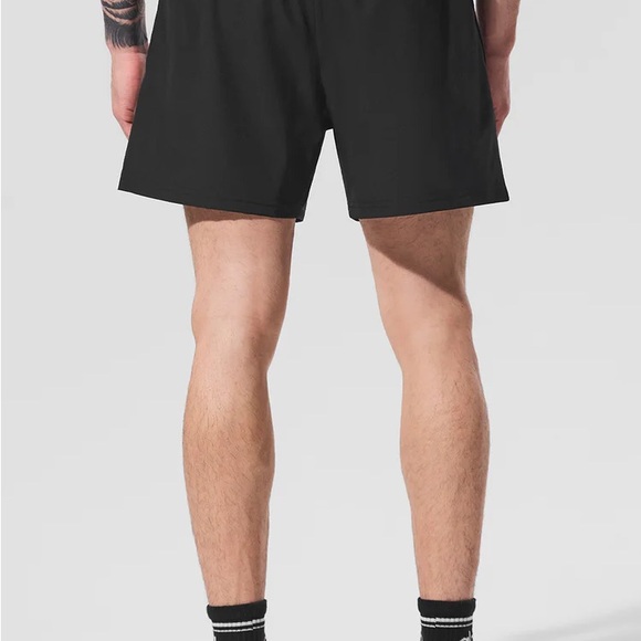 NEW WITH TAGS: ALO Yoga Black Circuit Shorts 7” SIZE MEN’S LARGE - Picture 2 of 5